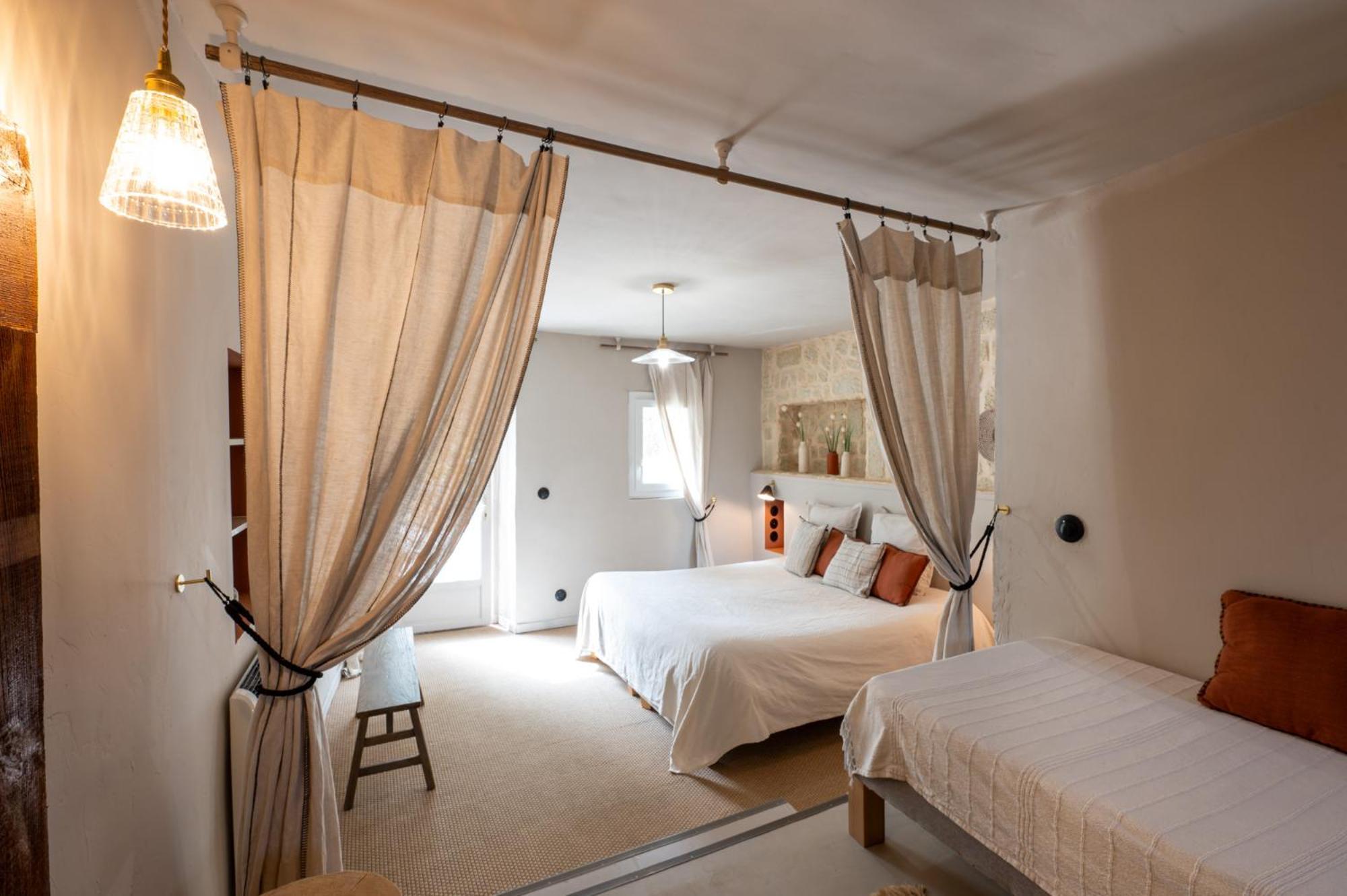 Hotel Mas du Cimaï à Evenos Extérieur photo